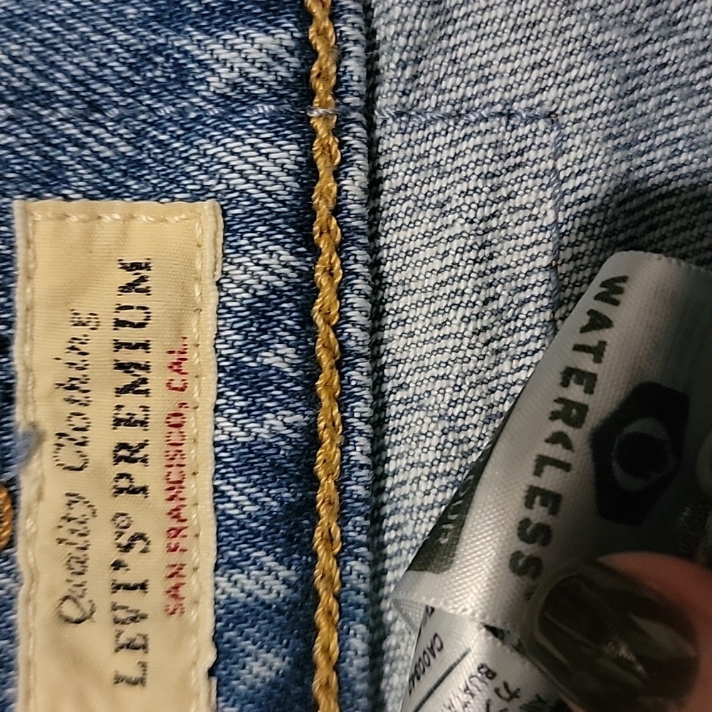 Levi's Women's Light Blue Straight Leg Jeans~Size W27 L32 - Picture 2 of 9